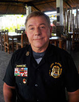 James Stanton als philippinischer Polizeichef