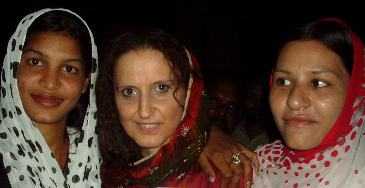 Patricia Büchel und 2 Pakistani-Frauen