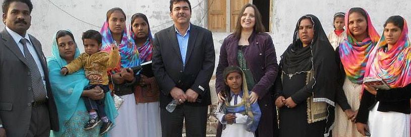 Gruppenbild mit Ghaffar Bhatti und Patricia Büchel in Pakistan